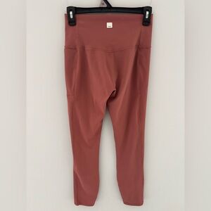 Vuori Studio Pocket Leggings 7/8 length size small Rosewood